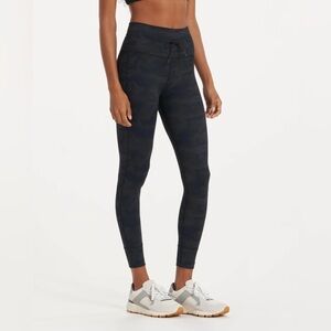 Vuori Daily Legging Black Camo Small